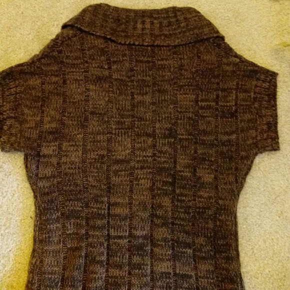 Large short sleeve three button sweater - Picture 5 of 8